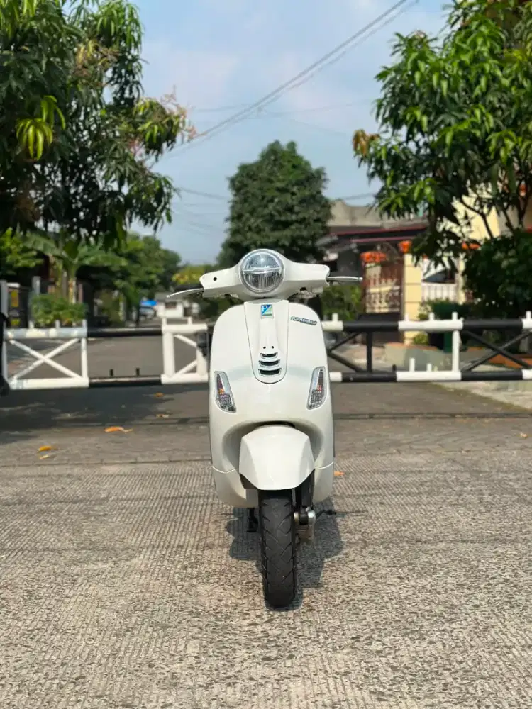 VESPA LX 150 IGET 2025 PUTIH - TERMURAH SEINDONESIA
