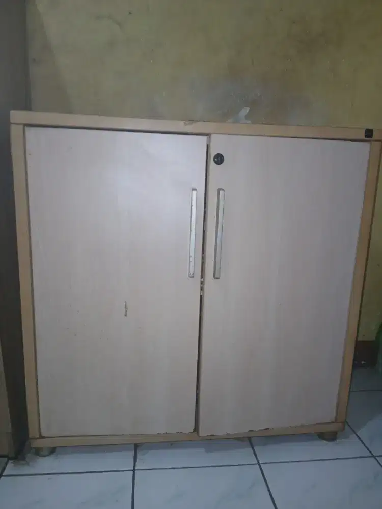 Dijual lemari kabinet sieben informa