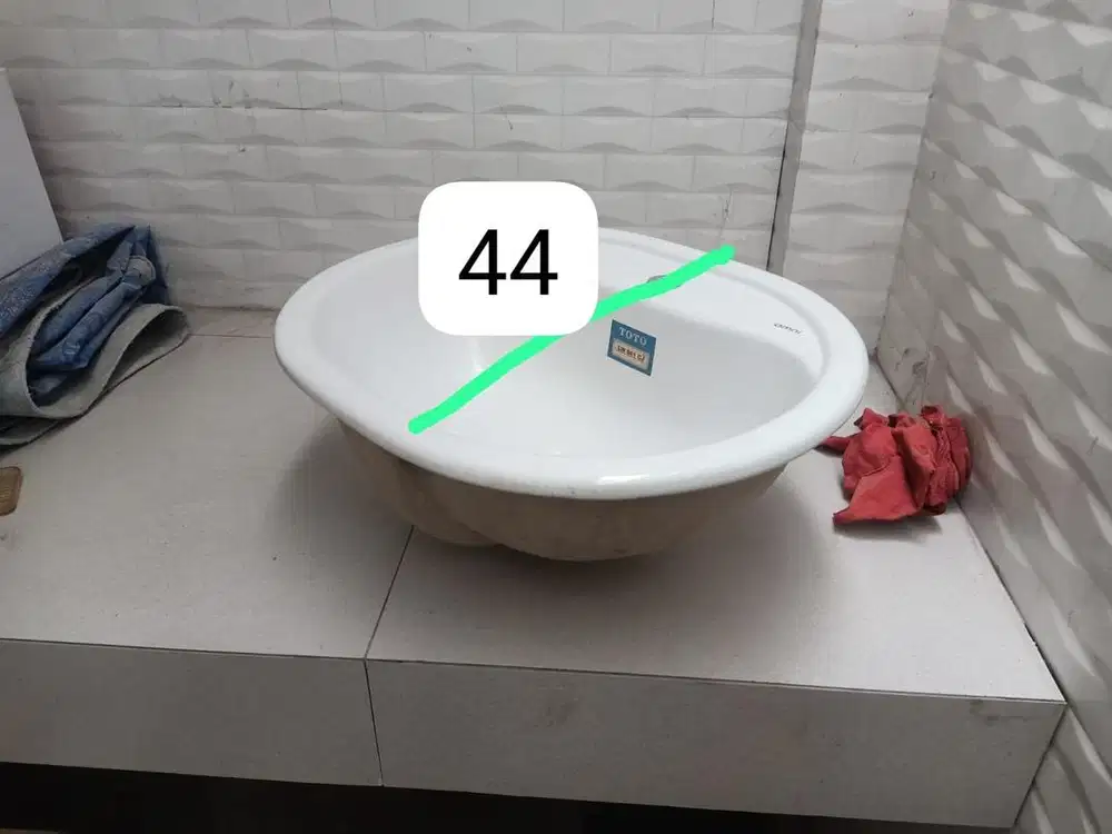 wastafel baru , belum dipakai