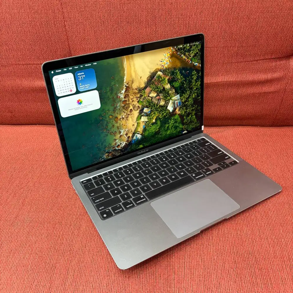 MacBook Air 13 inch 2020 chip M1 RAM 8/128GB