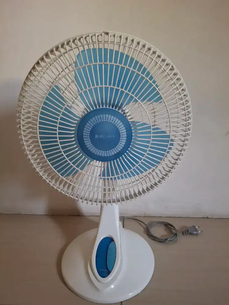 Kipas Angin Merk Miyako KAD-1227 B 12 Inchi 45Watt