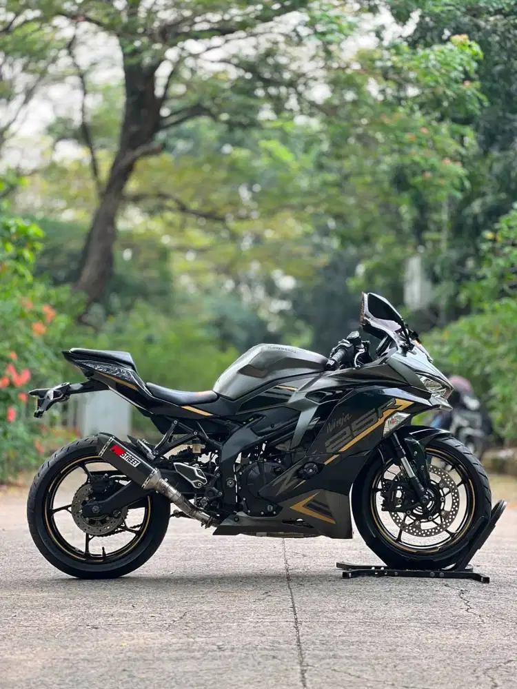 KAWASAKI ZX25R ABS 2022 GREY KM 9K PAJAK PANJANG SIAP PAKAI