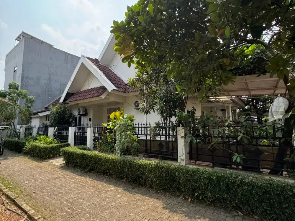 Rumah Hook 1 Lantai 4+1 Kamar Selatan dan Barat di Sektor 1B
