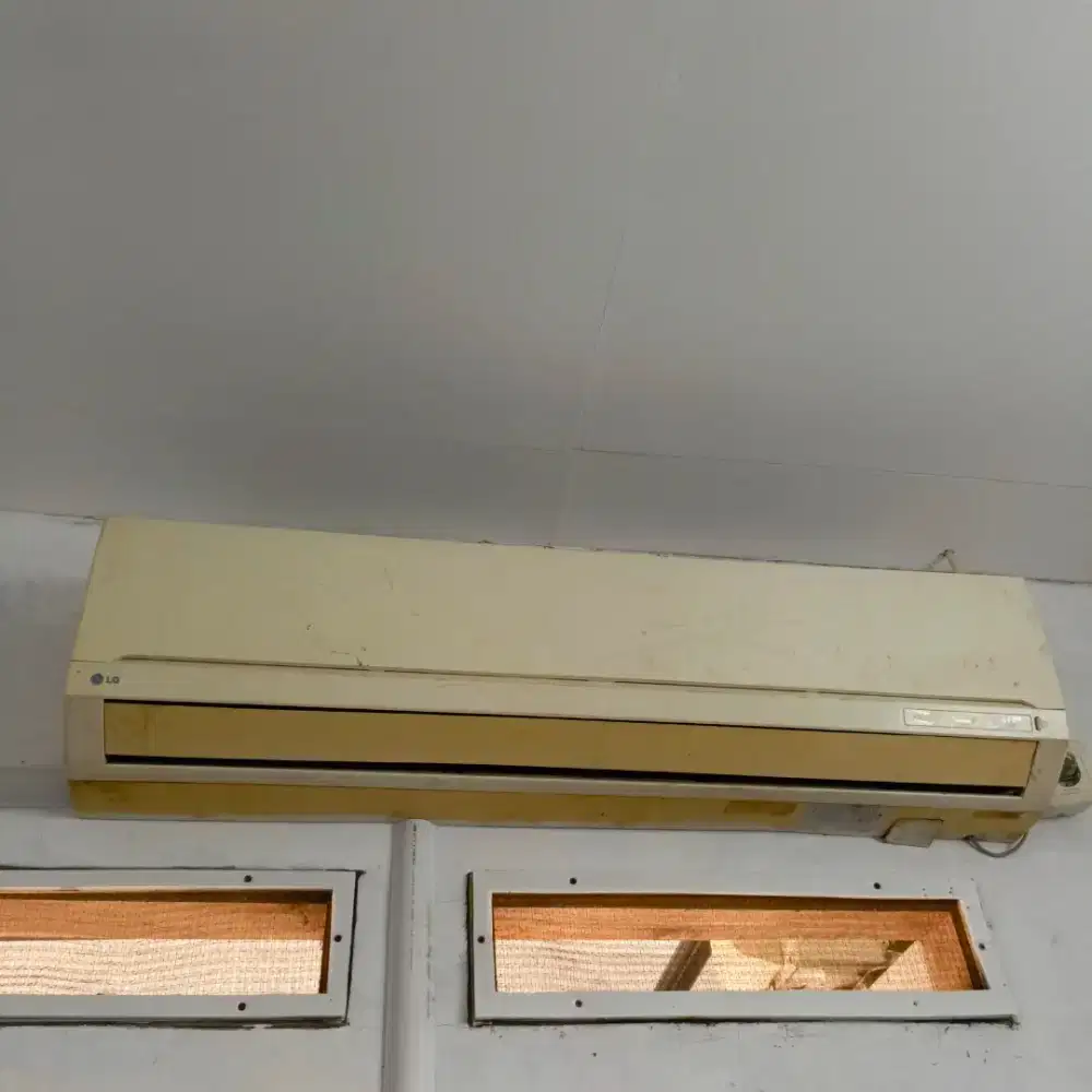 Indoor kipas ac 2,5 pk. Ada 2 unit