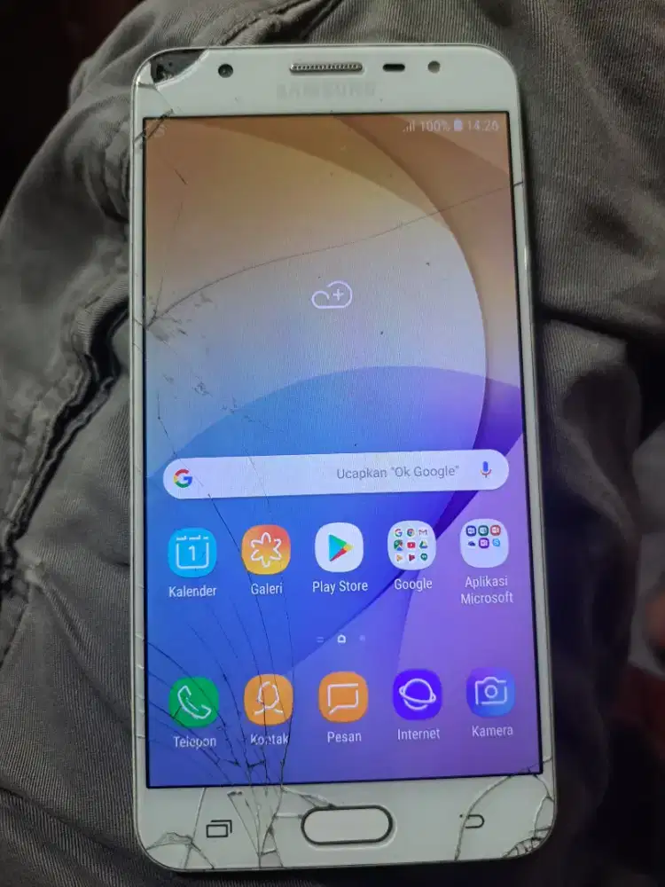 Smsung J7 prime. Minus kaya di foto. Sentuhan aman. Youtube bisa. Nego
