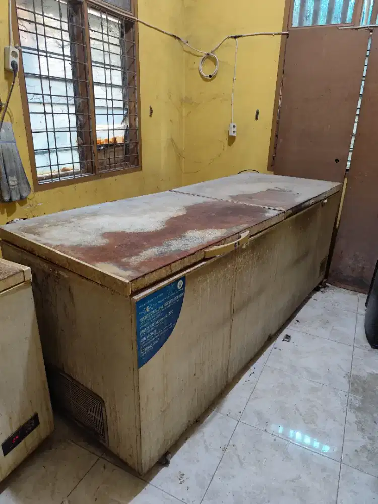 Terima kulkas dan freezer rusak