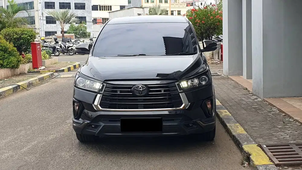 Toyota Kijang Innova Reborn Venturer 2.0 AT Bensin Hitam 2021 Record