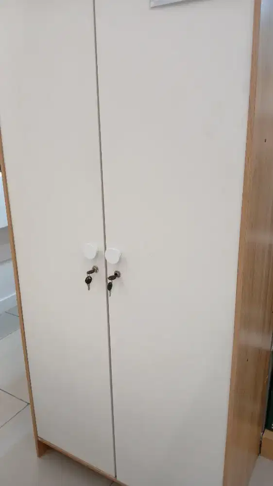 Lemari pakaian codi