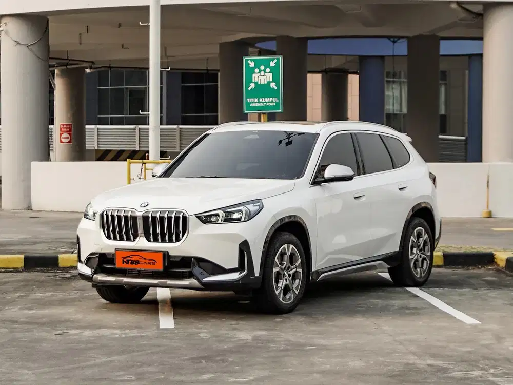 [8.000 miles] BMW sDrive 1.8i Xline Faceluft LCi 2023