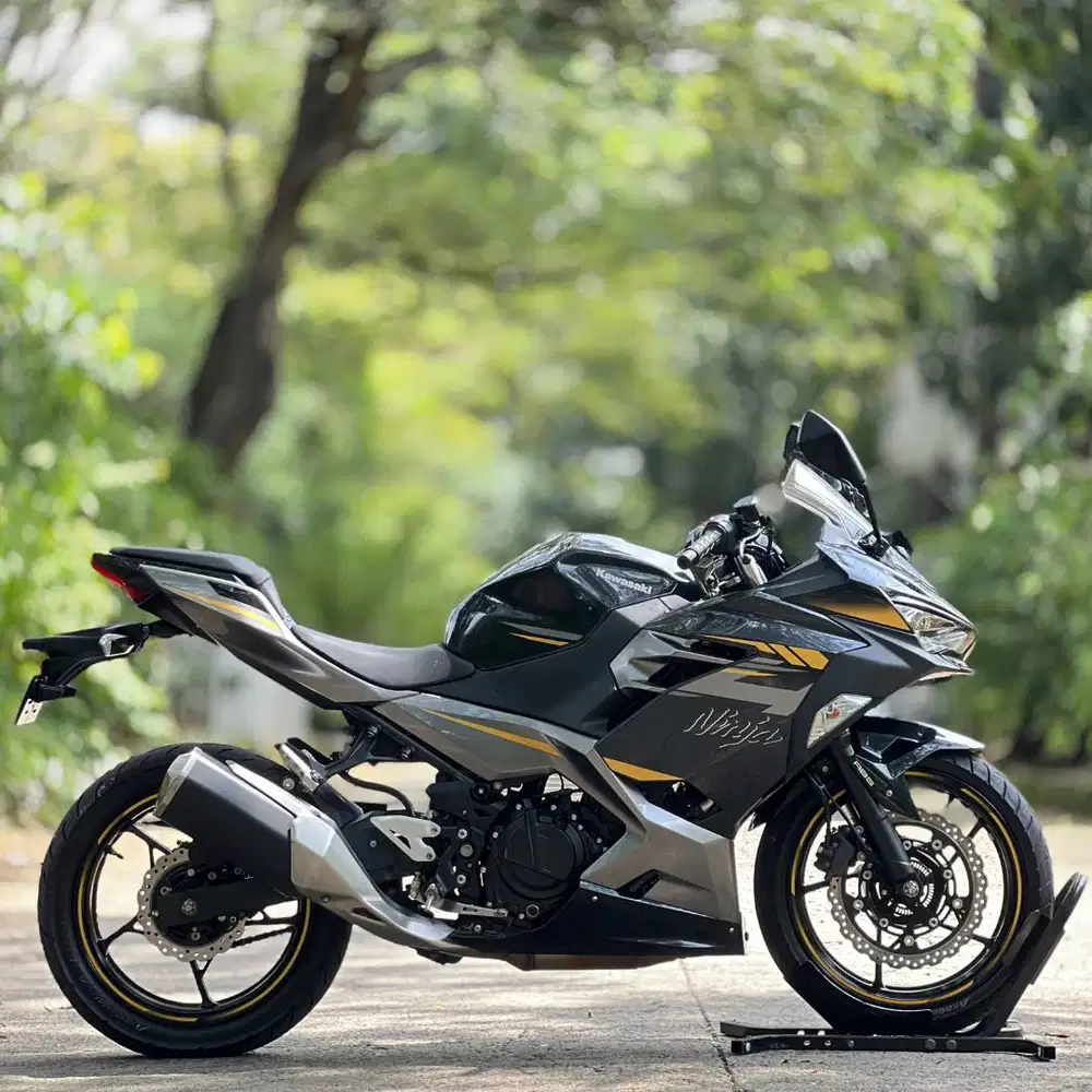 KAWASAKI NEW NINJA 250 FI ABS KEYLESS 2022 GREY KM 9K PAJAK ON MULUS