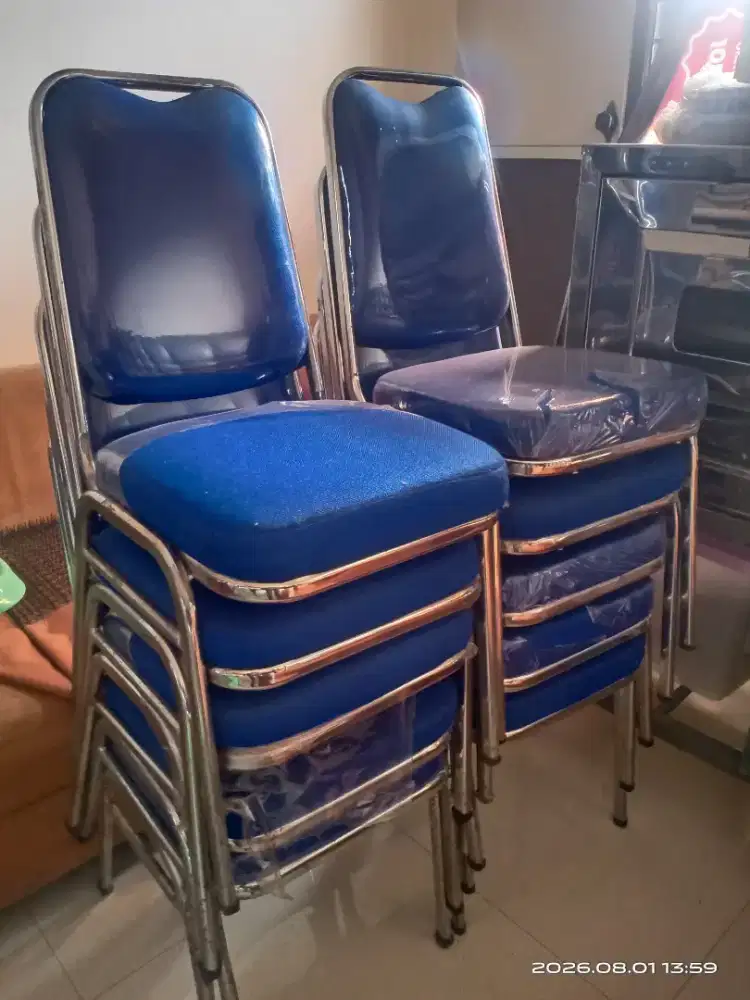 Kursi rangka chrome biru