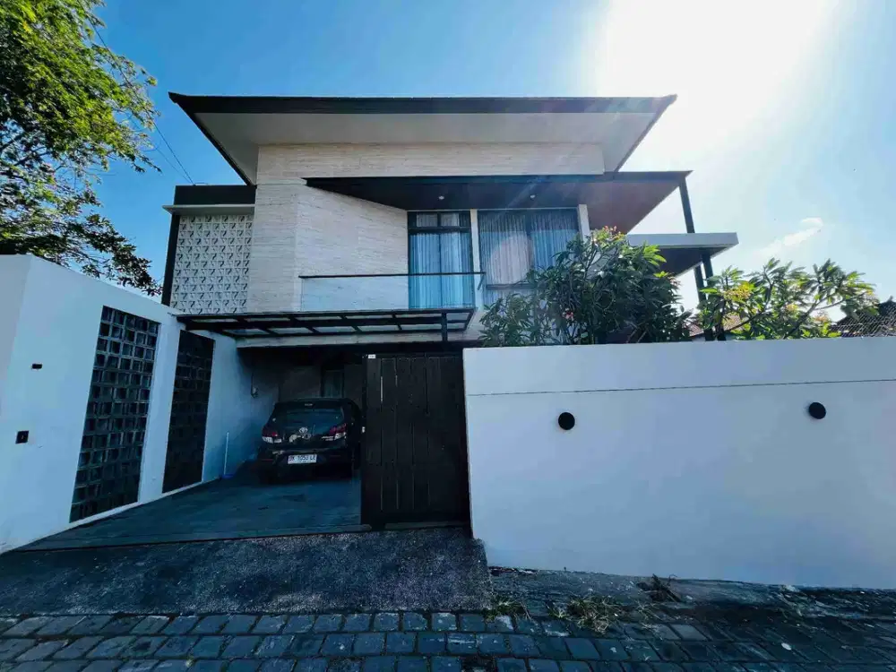 Rumah Modern Minimalis 2 Lantai Dekat Living World