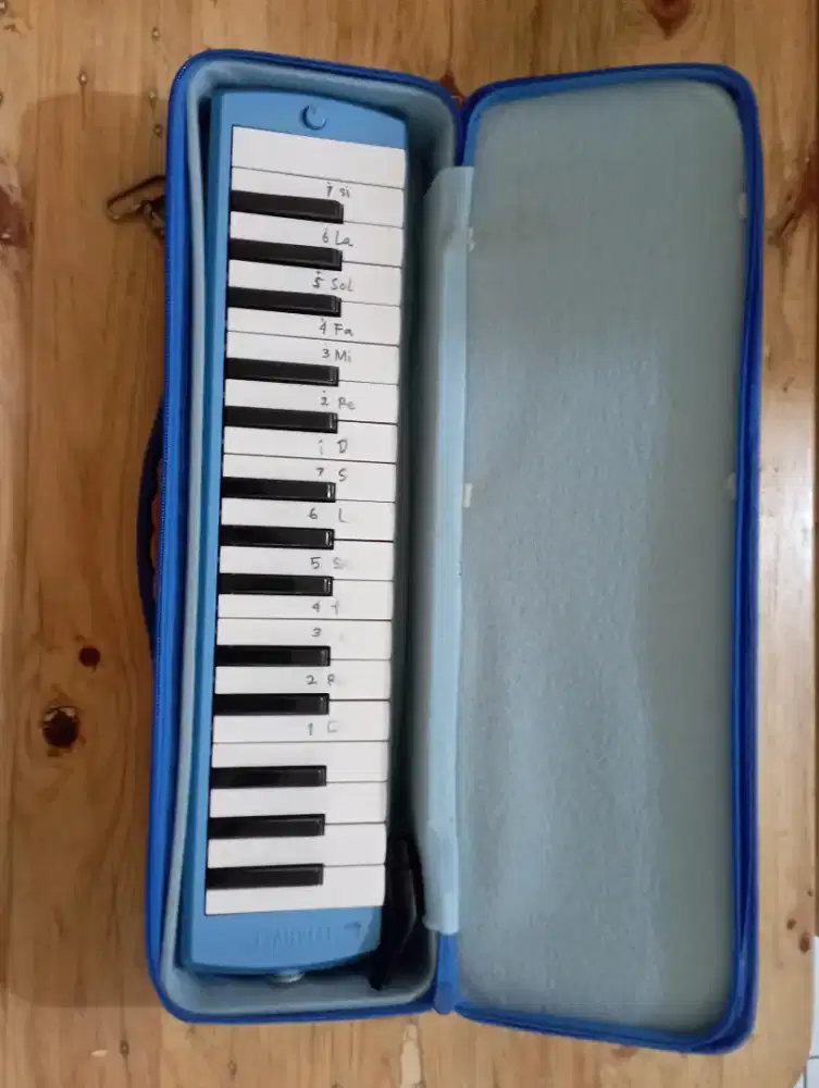 pianika merk marvel + tas