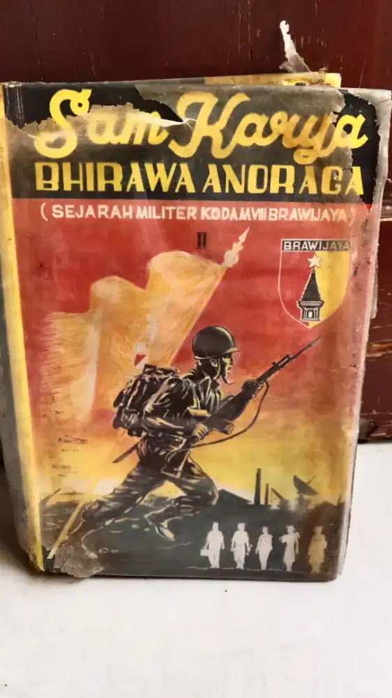 Buku sejarah militer sudah tua