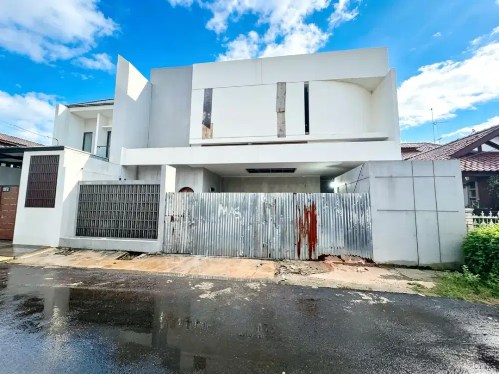 Rumah Mewah di Komplek Duren Sawit | LT 192 m² • LB 350 m² • 4 KT • 4 KM