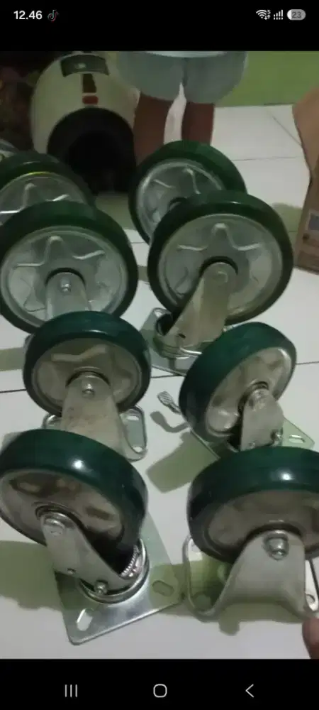 Roda troly baru
