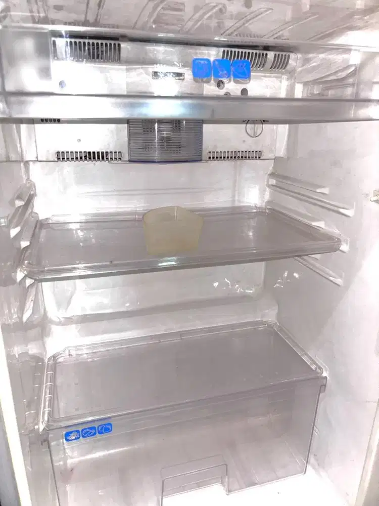[SOLUSI HEMAT] Kulkas SHARP 2 PINTU — SIAP PAKAI!