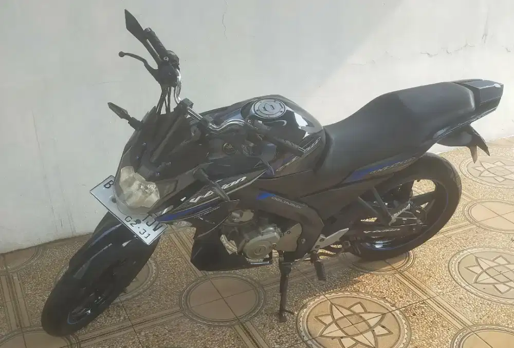 Yamaha Vixion 150 Hitam Biru – Mesin Halus, Siap Pakai, Surat Lengkap