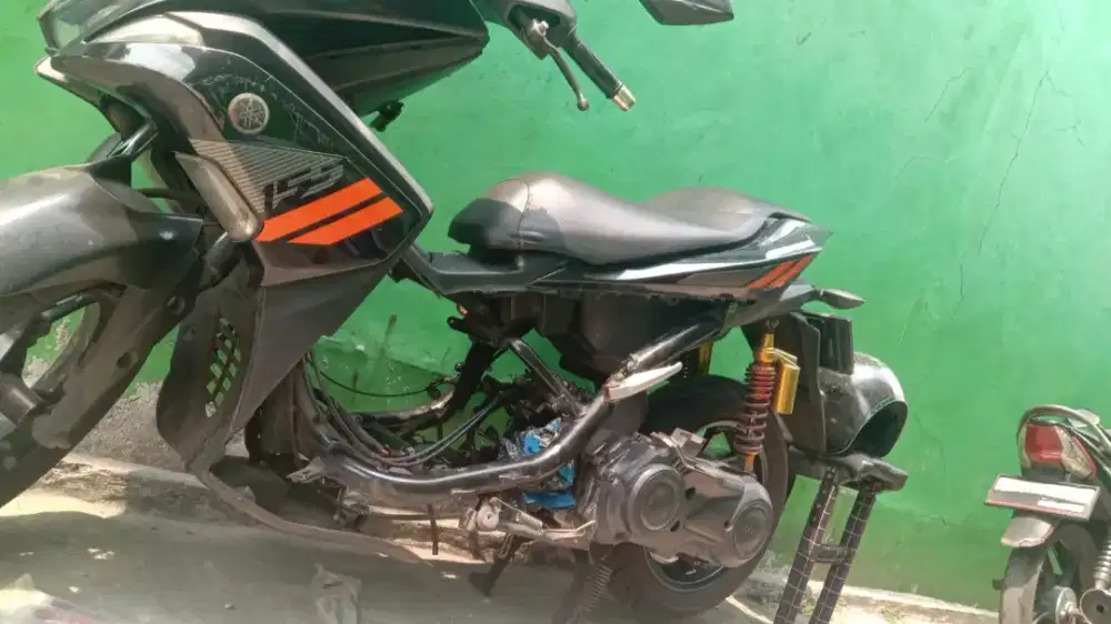Buka jasa servis motor (servis ringan,besar,motor mogok,)