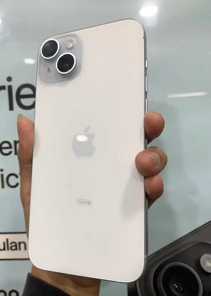 iPhone 15 Plus 128GB Ex Garansi Resmi iBox Battery 86% Lecet Pemakaian