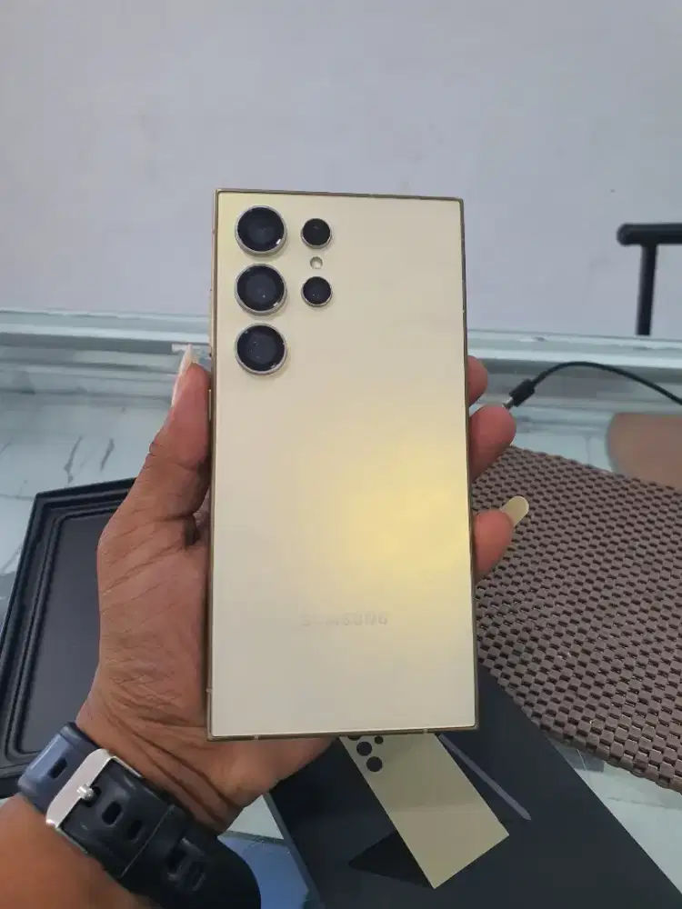 Samsung S24 ultra 12/512 liks new