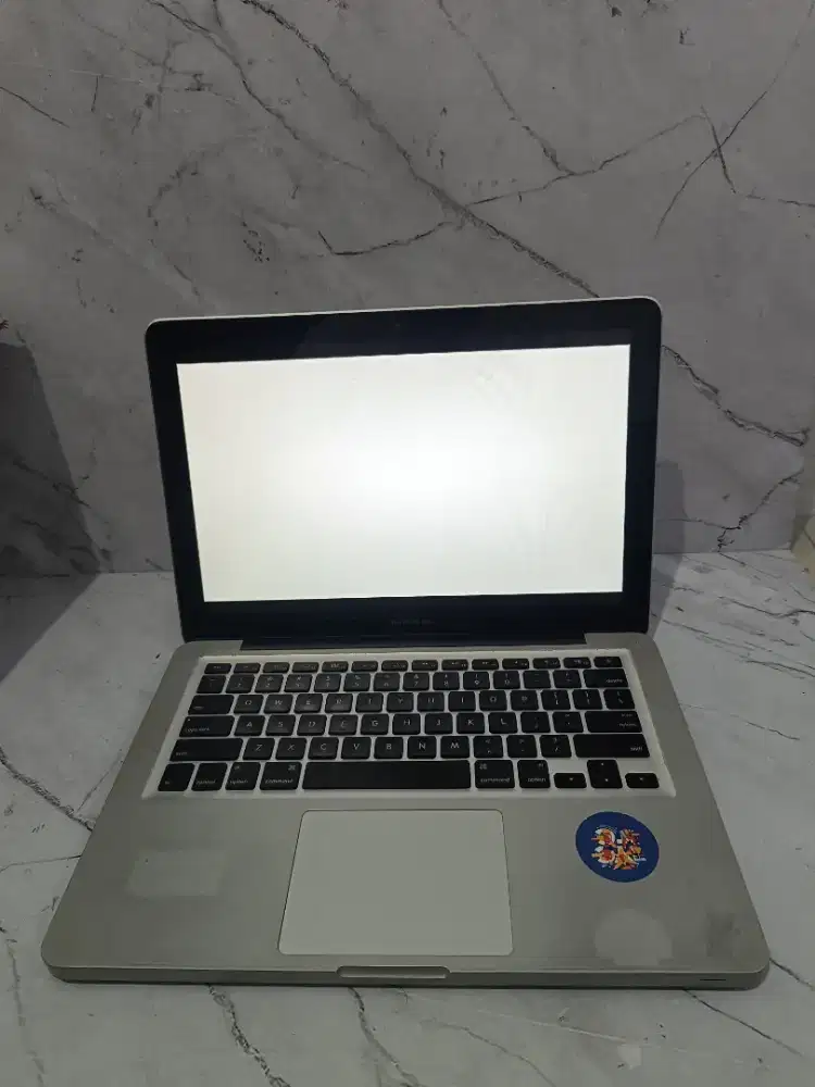 Macbook pro 13inch 2012 Intel core i5 16/256 SSD