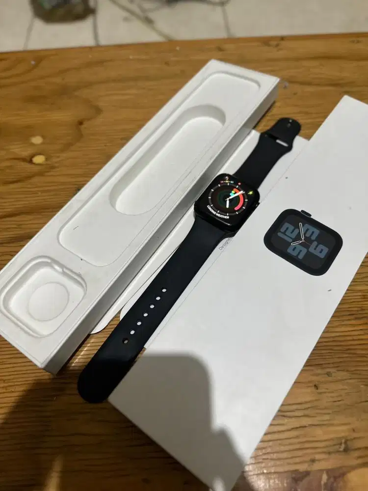 APPLE WATCH SE 2 (44mm ) iWatch (iBox Resmi) + Strap Bawaan + DUS
