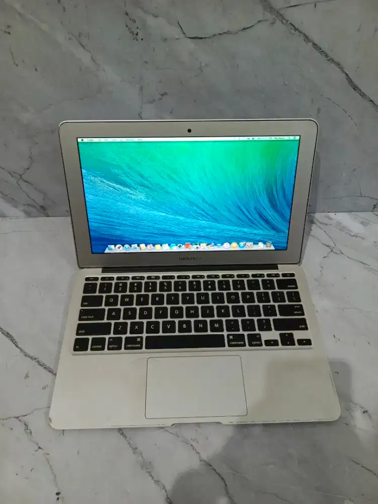 Macbook air 11inch early 2014 Intel core i5 4/128 SSD