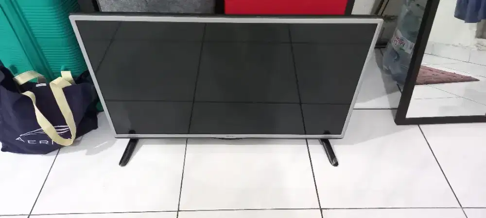LG LED TV 32 Inch 32LF550A - Normal, Remote Original, Siap Pakai