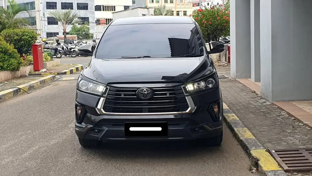 Toyota kijang innova venturer 2021 hitam bensin
