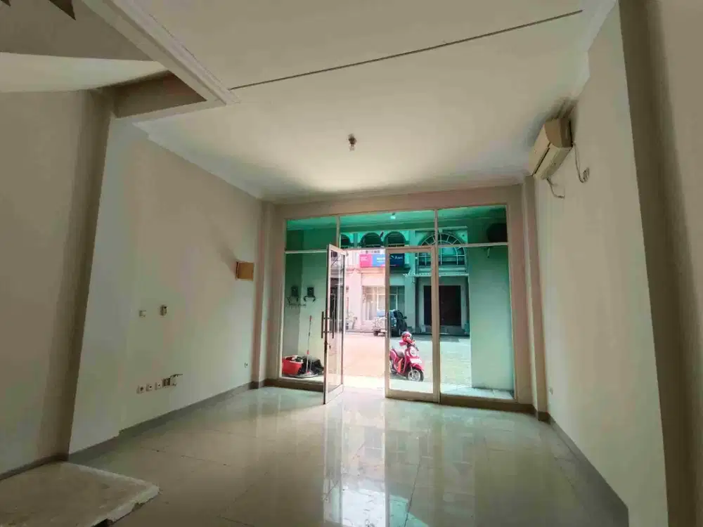 disewakan ruko 2,5 LT di komplek ruko Rose Garden,Grand Galaxy City..