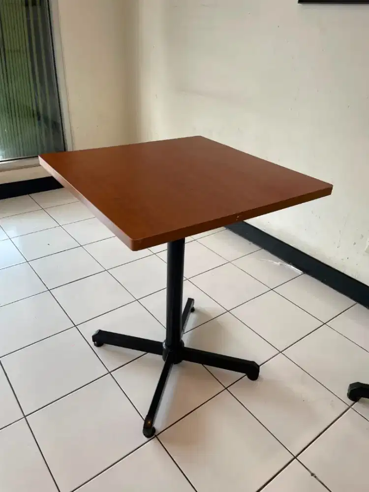 Meja makan per unit harga 250