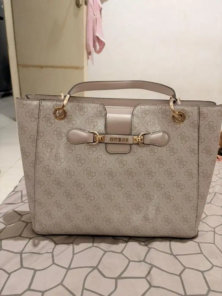 dijual Nolana Noel tote Guess