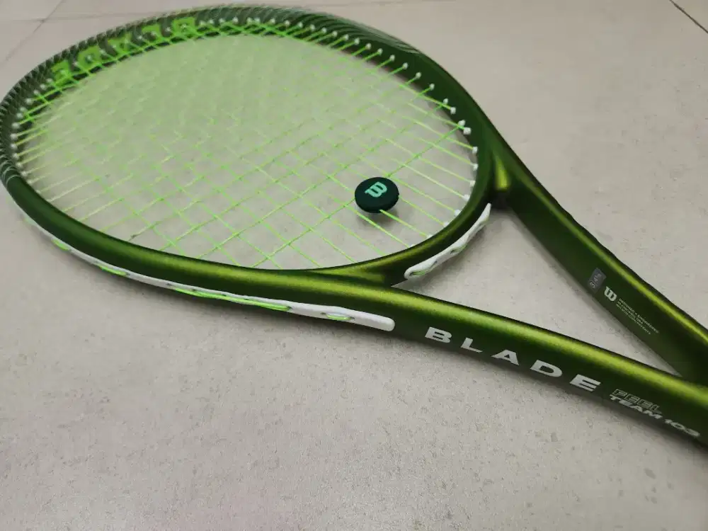 Like NEW Wilson Blade Feel - Sleek Stylish (Raket Tenis Raket Tennis)