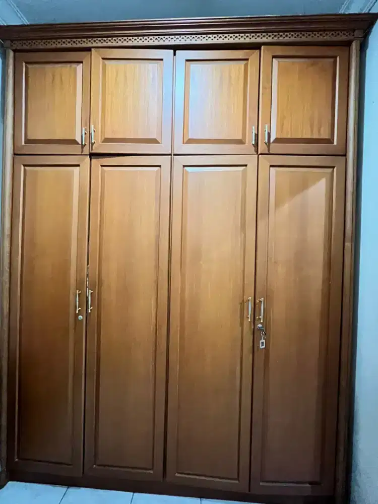 Di jual lemari 4 pintu