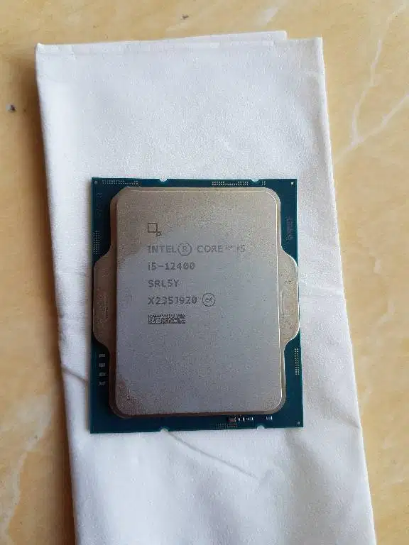 Processor Intel Core i5 12400 12 cpu speed to 4.4Ghz LGA 1700 UHD 730