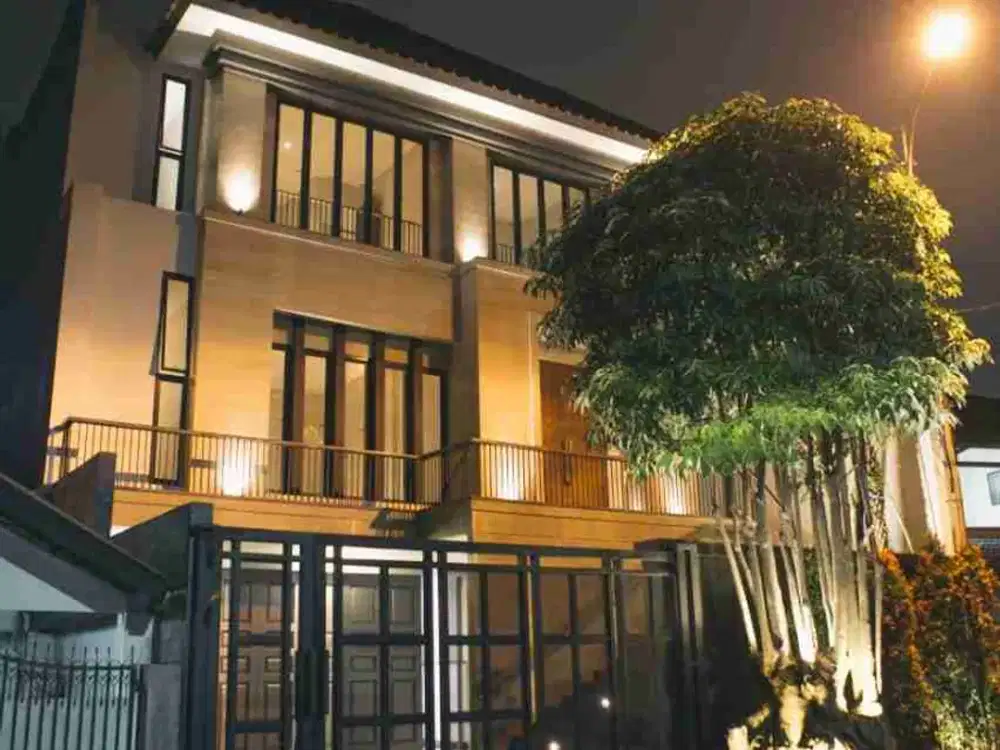 JUAL RUMAH EKSKLUSIF DI SENAYAN KEBAYORAN BARU JAKSEL