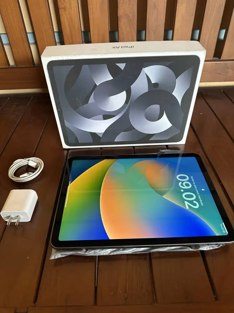 ipad Air(Gen 5) 64gb Space Gray (ex. Claim Garansi ibox) Wifi Only...