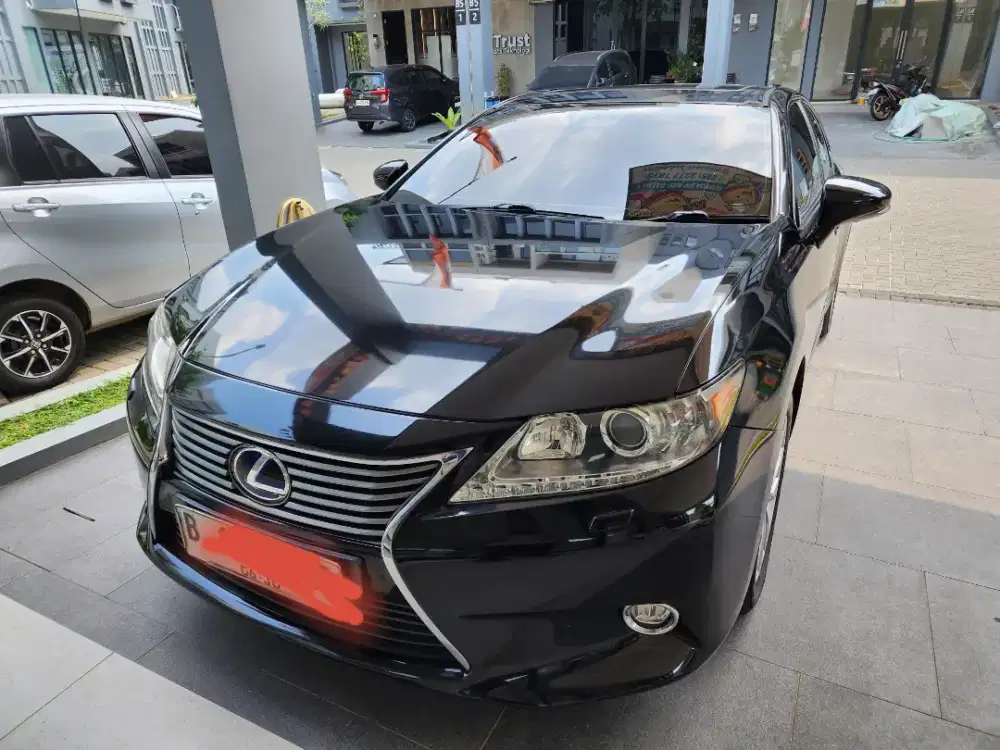 Lexus ES300h [Hybrid] 2013