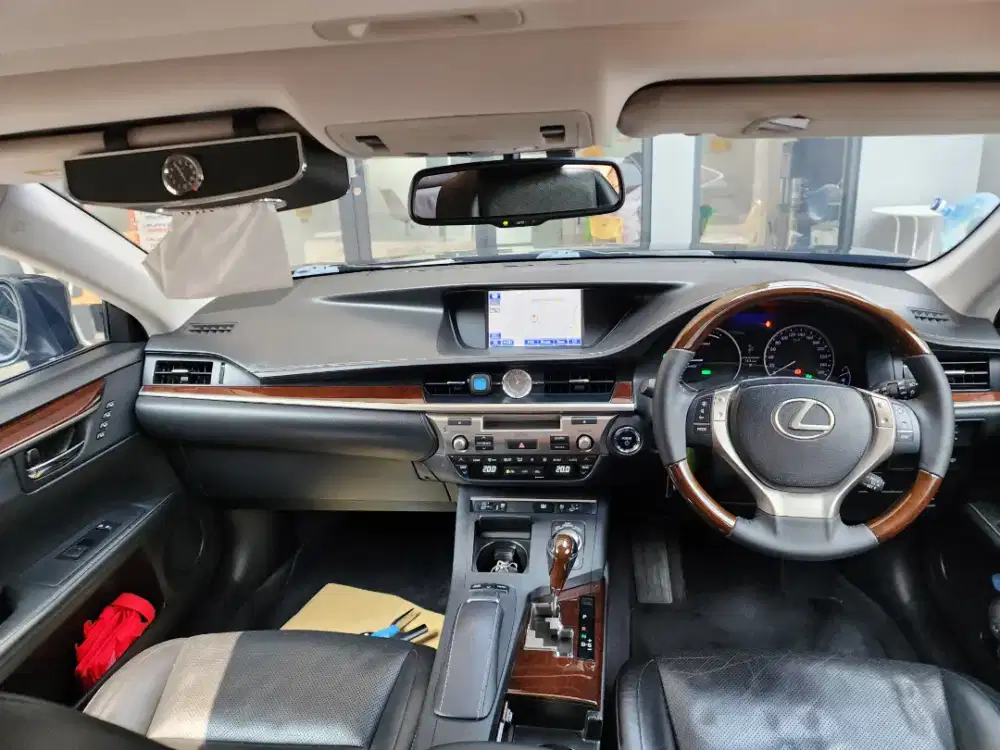 Lexus ES300h [Hybrid] 2013