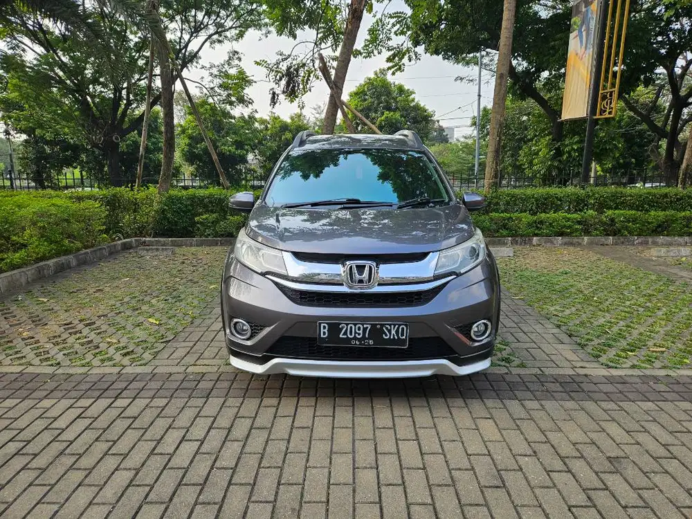 Honda BRV 1.5 E Prestige Tahun 2016 Abu-Abu AT