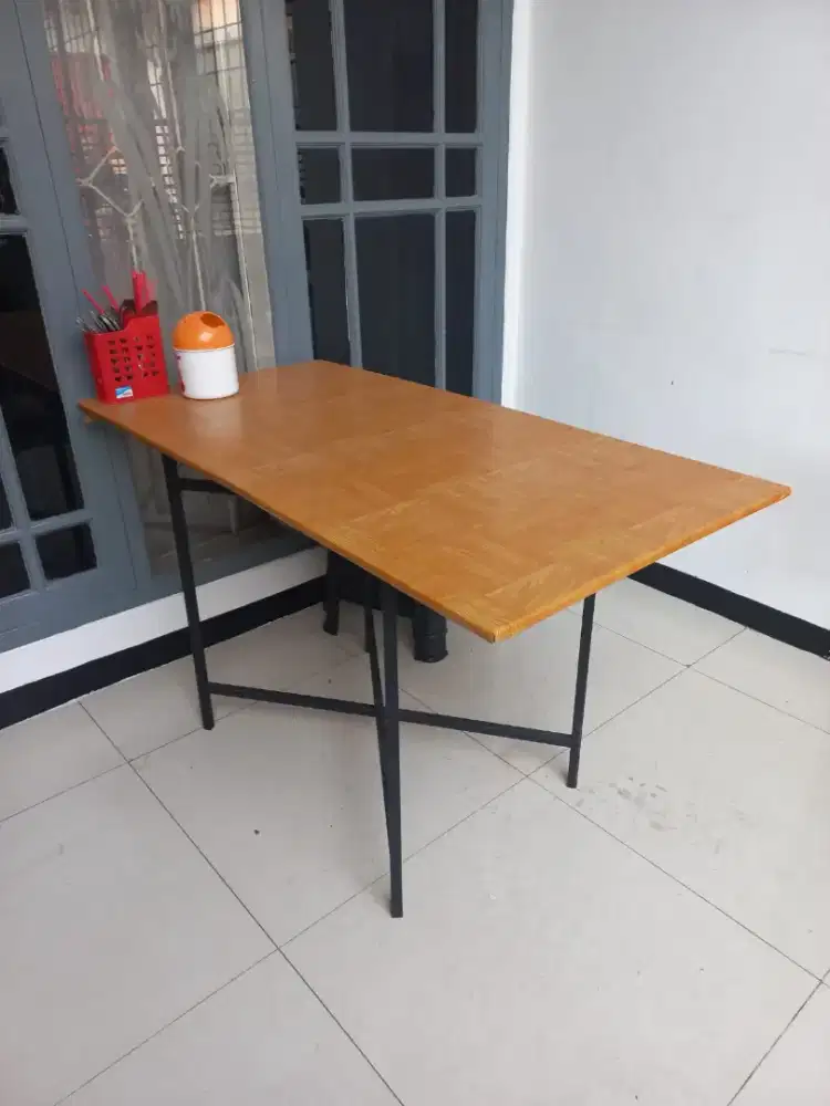 Meja lipat dagang