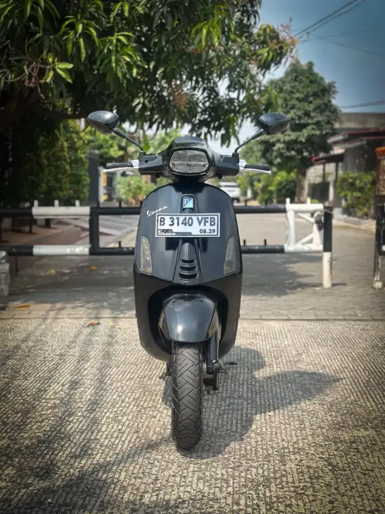 VESPA LIMITED NOTTE 2019 HITAM - TERMURAH SEINDONESIA