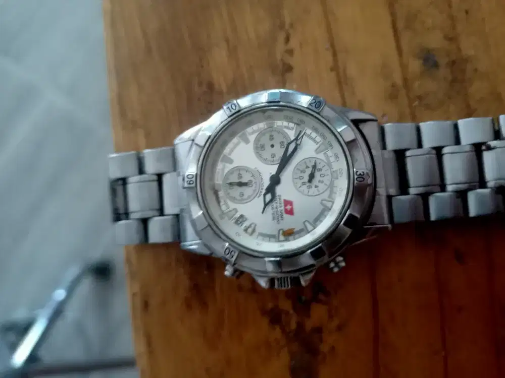 Jam tangan asli Swiss Army..