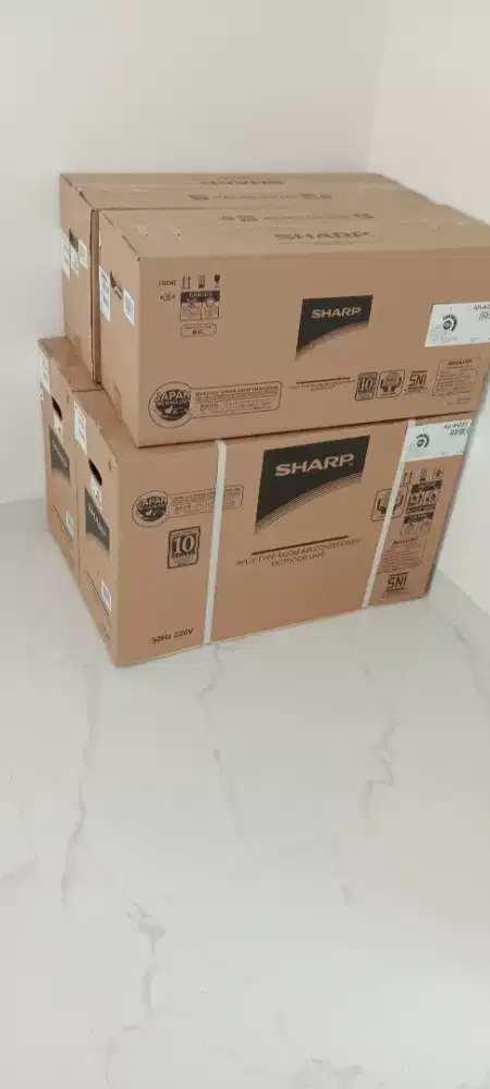Jual 2 unit AC split 1/2 PK in door/out door merek Sharp kondisi baru
