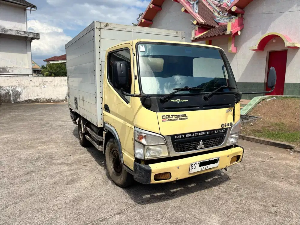 Truk Engkel BOX 4x2 M/T 2017/2018