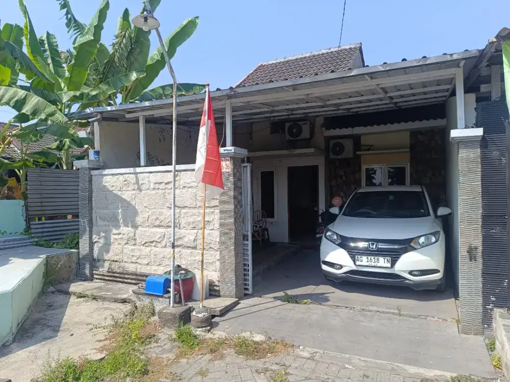 Dijual rumah konsep cafe, row jalan 8 meter, akses masuk 3 perumahan