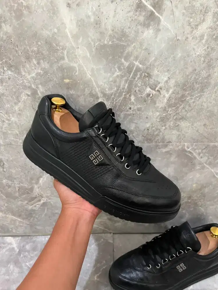 Sepatu GIVENCHY Original Sneakers Casual bekas no gucci bally lv prada