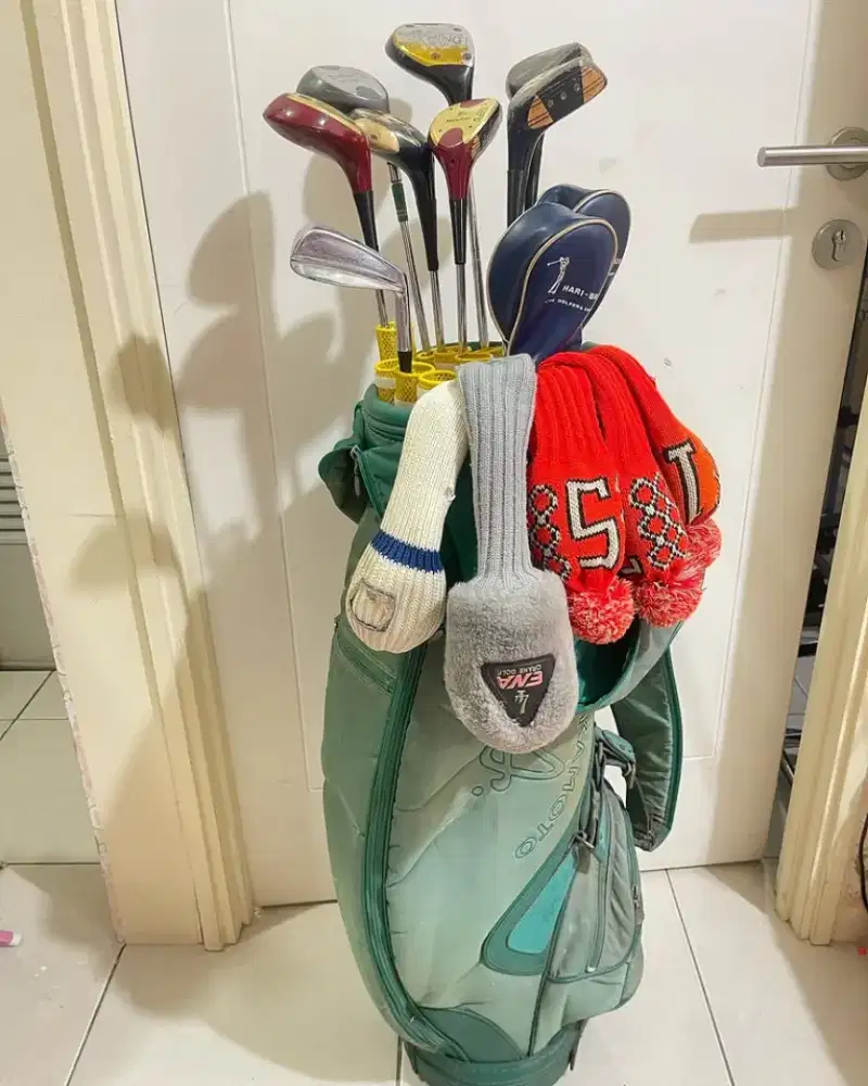 Stik golf berbagai merek tas golf
