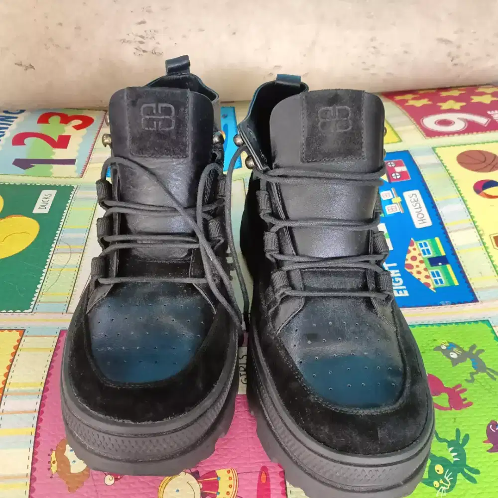Sepatu boots buccheri